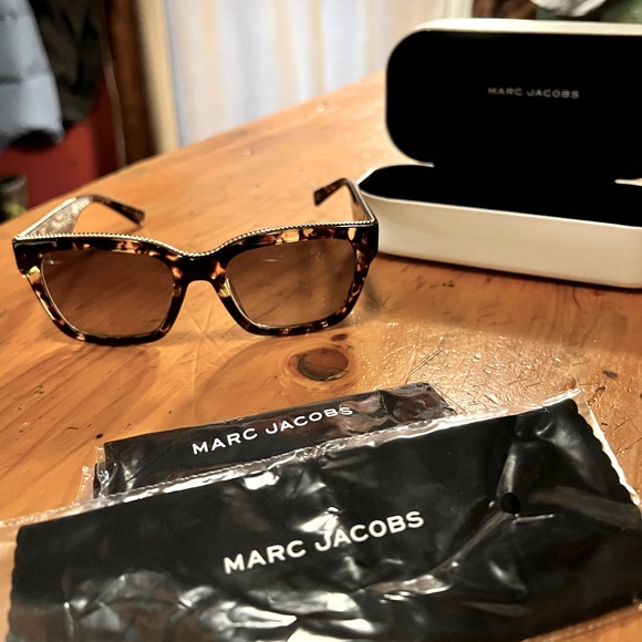 Brand New Marc Jacobs Sunglasses - Marc 163/S with white case, pouch, and cloth - Picture 9 of 9